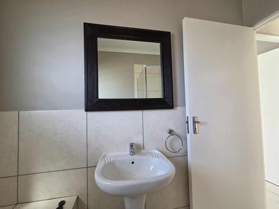 To Let 2 Bedroom Property for Rent in Olifantskop Western Cape